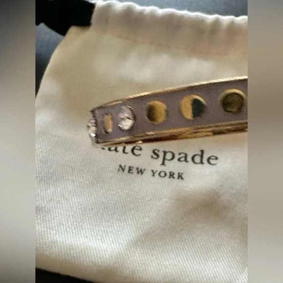 Kate Spade Spot The Spade White Enamel Gold Tone Bangle Bracelet - Picture 3 of 4